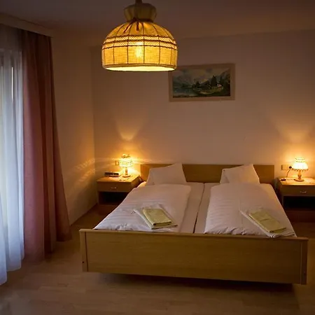 Hotel Edelweisshof 2*